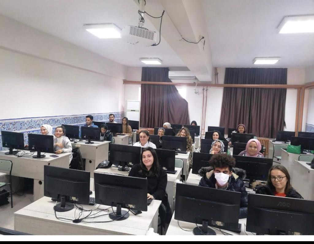 Yüksekokul Öğrencilerimize Hızlı Klavye Kursu Düzenlendi